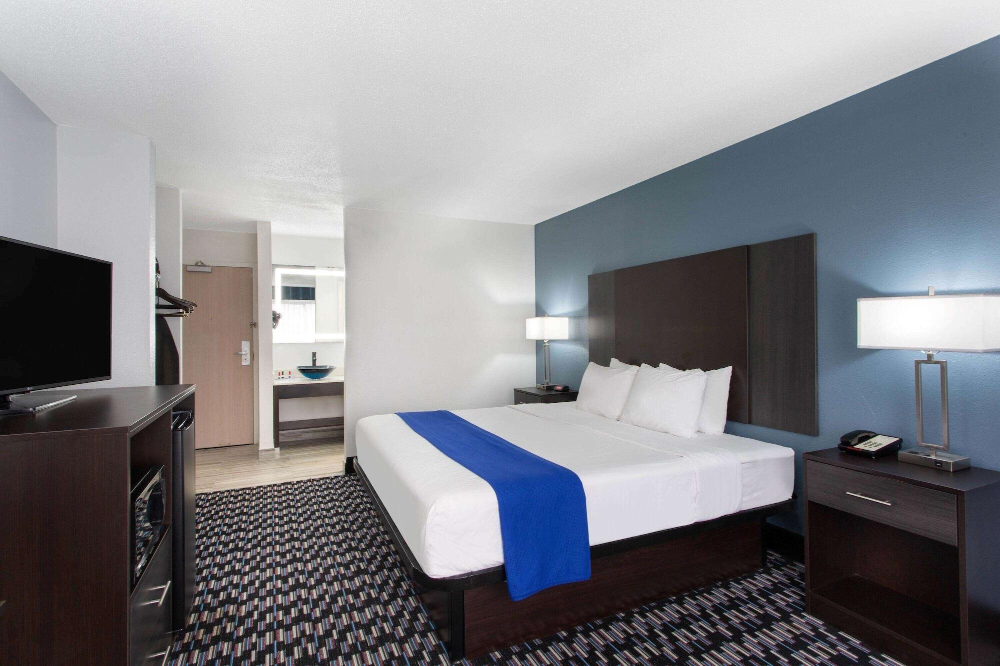 Baymont By Wyndham Charlotte University מראה חיצוני תמונה