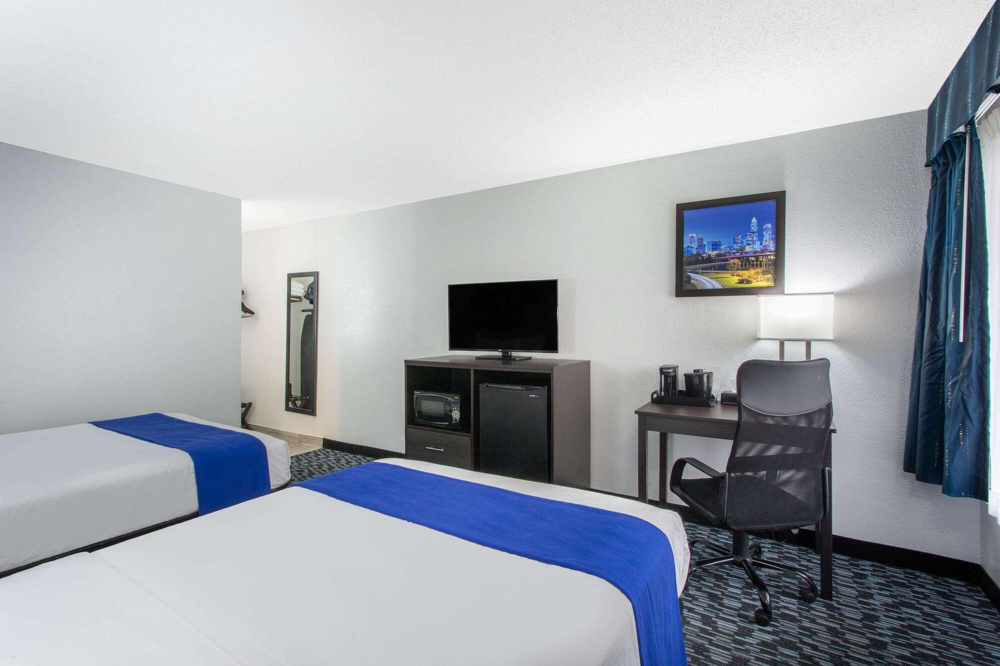 Baymont By Wyndham Charlotte University מראה חיצוני תמונה