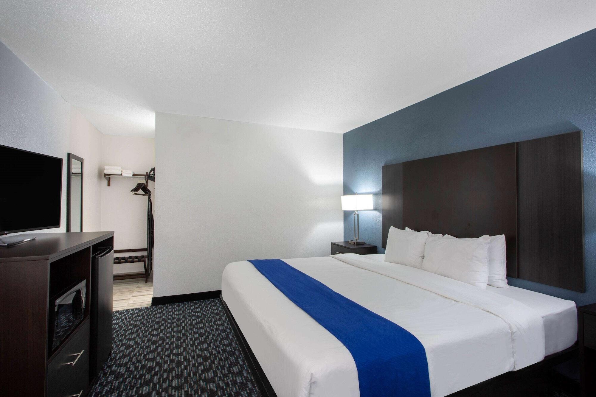 Baymont By Wyndham Charlotte University מראה חיצוני תמונה