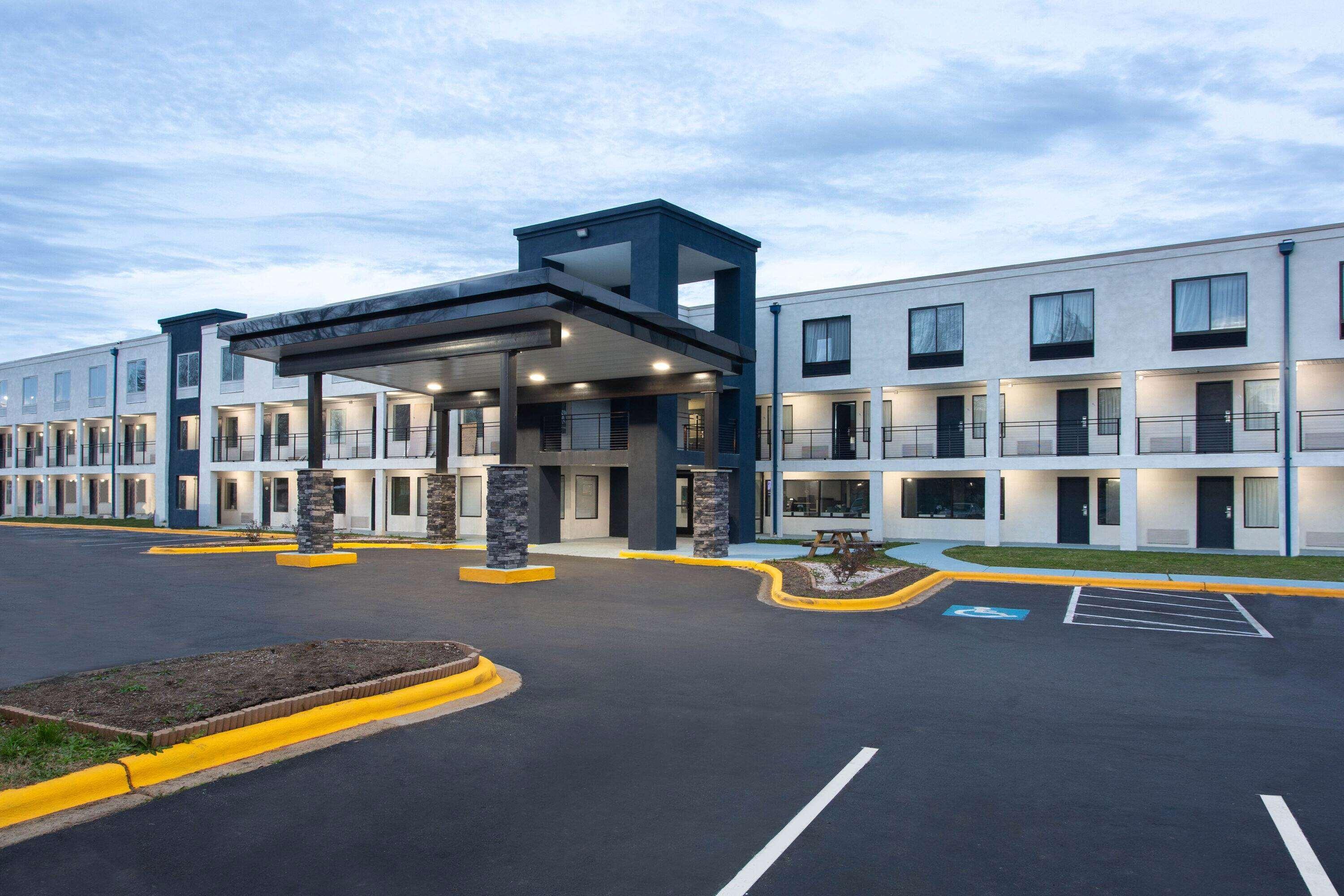 Baymont By Wyndham Charlotte University מראה חיצוני תמונה