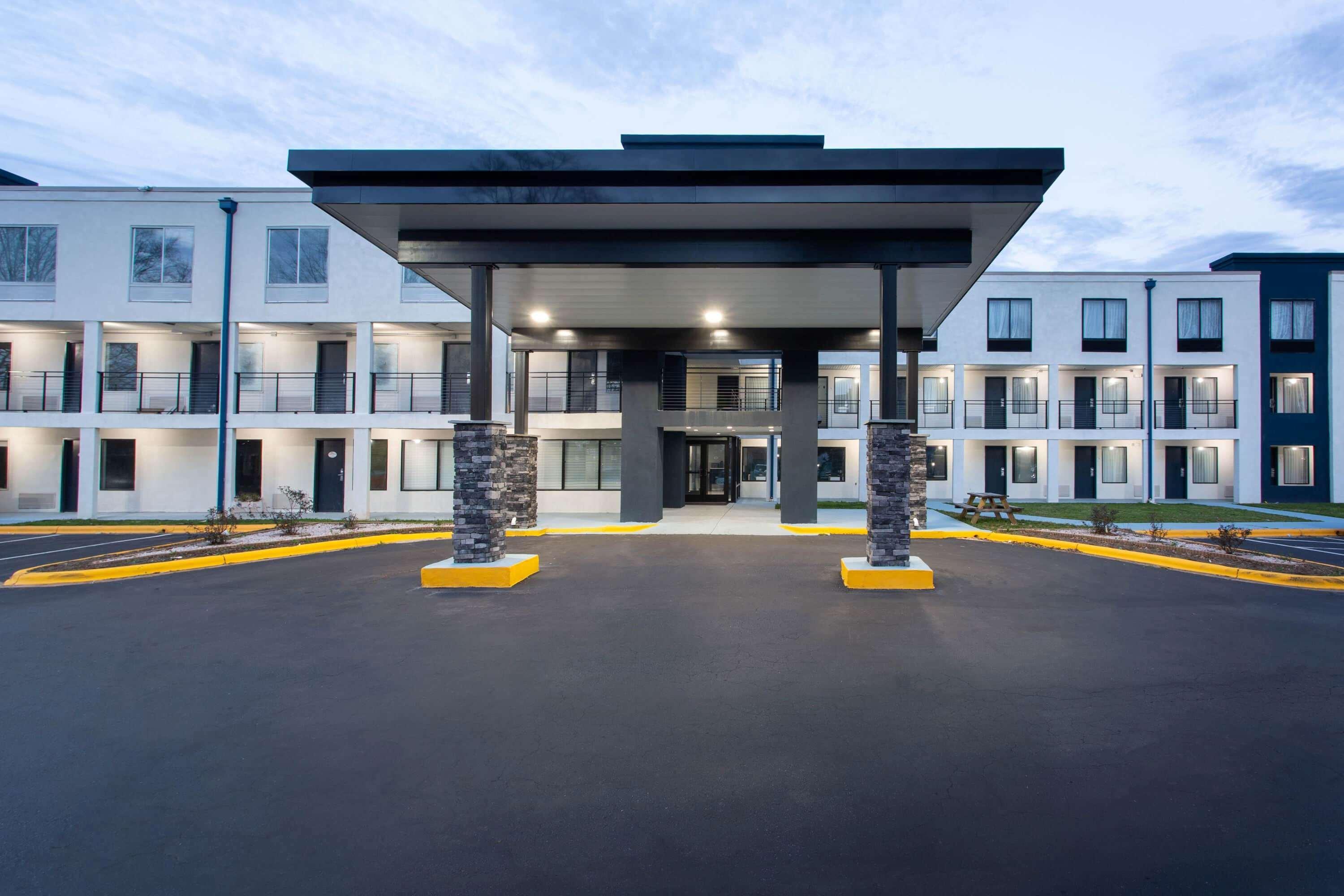 Baymont By Wyndham Charlotte University מראה חיצוני תמונה